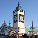 Süffiges Wiesn-Erlebnis: Augustiner Festhalle mit Bier aus dem Holzfass 🍺