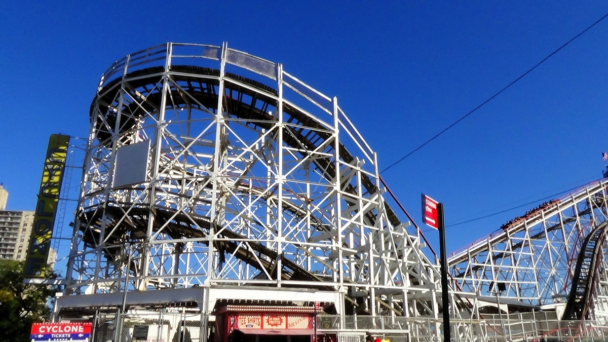Coney Island Cyclone: New York schreibt Betrieb der historischen Achterbahn neu aus