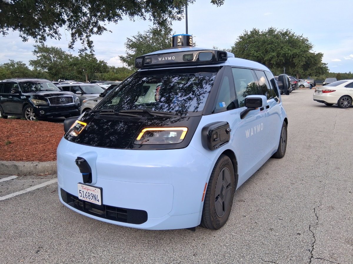 Fahrerlos durch Orlando: Wie praktisch ist Waymo für Freizeitparkurlauber?