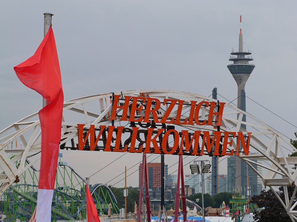 Rheinkirmes Düsseldorf 2024: Fahrgeschäfte, Öffnungszeiten & Anfahrt