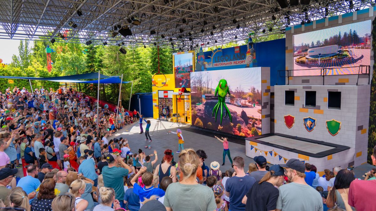 Träume werden Wirklichkeit: Weltpremiere der LEGO® DREAMZzz™ Sommershow im LEGOLAND® Deutschland Resort
