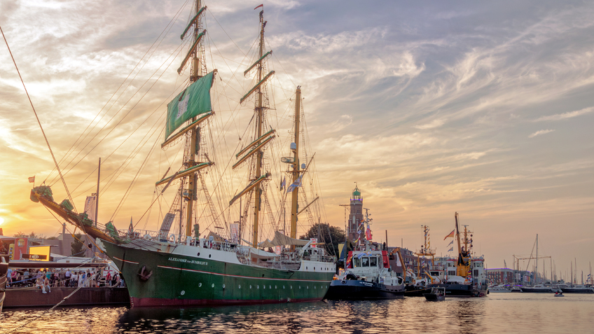 Erlebe die Maritime Magie: Fünf Tage voller Schiffsspektakel und Seefahrtsgeschichte in Bremerhaven!